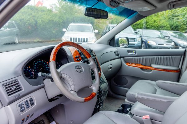 2008 Toyota Sienna XLE LIMITED AWD Van 3.5 6cyl. Gasoline - Image 6