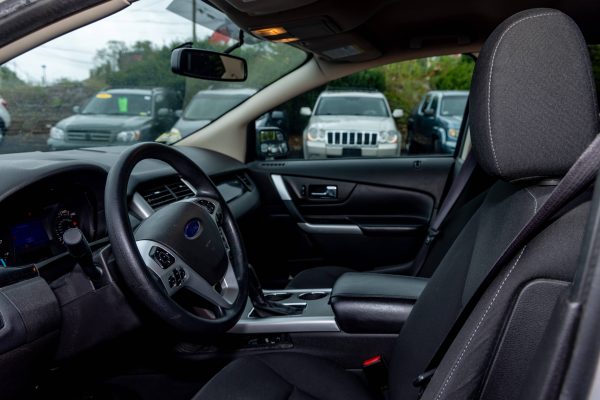 2013 Ford Edge SE FWD 4 Door Sport Utility Vehicle 3.5 6cyl. Gasoline - Image 4