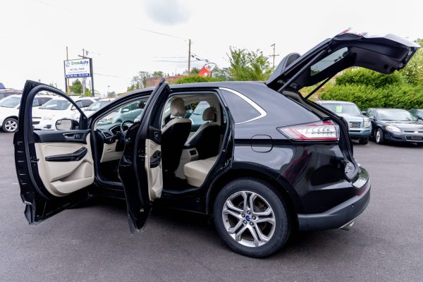 2015 Ford Edge Titanium AWD 4 Door Sport Utility Vehicle 3.5 6cyl. Gasoline - Image 2
